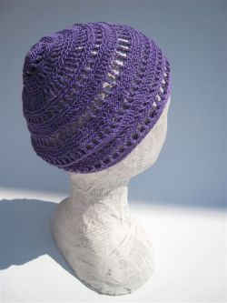 Vijolična kvačkana baretka